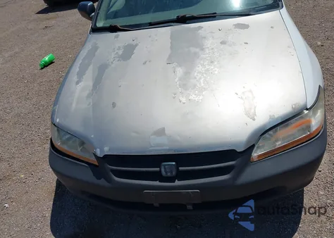 2000 Honda Accord 3.0 Lx z USA, uszkodzony, nr VIN 1HGCG1643YA030755